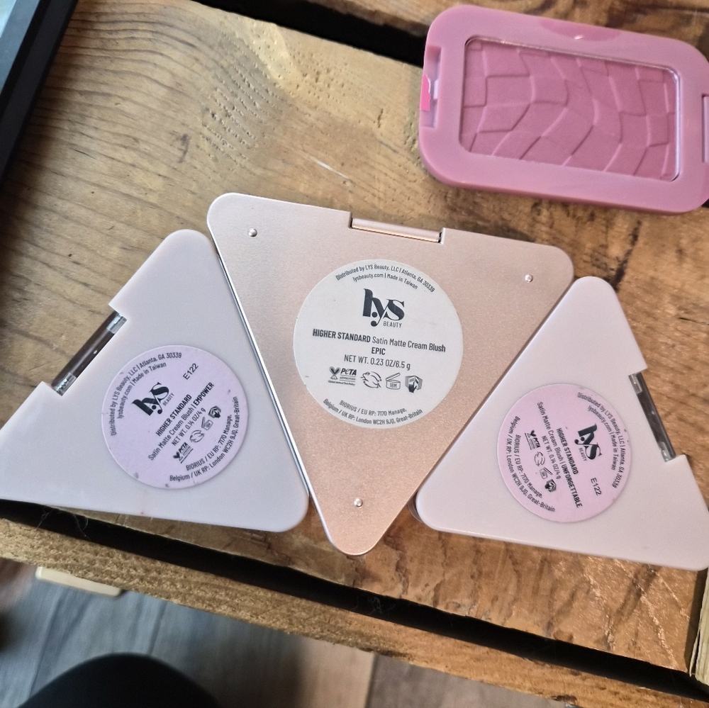 BLUSH HAUL! MAC, MILK, SAIE, LAWLESS, LYS ECT.. - Picture 4 of 11